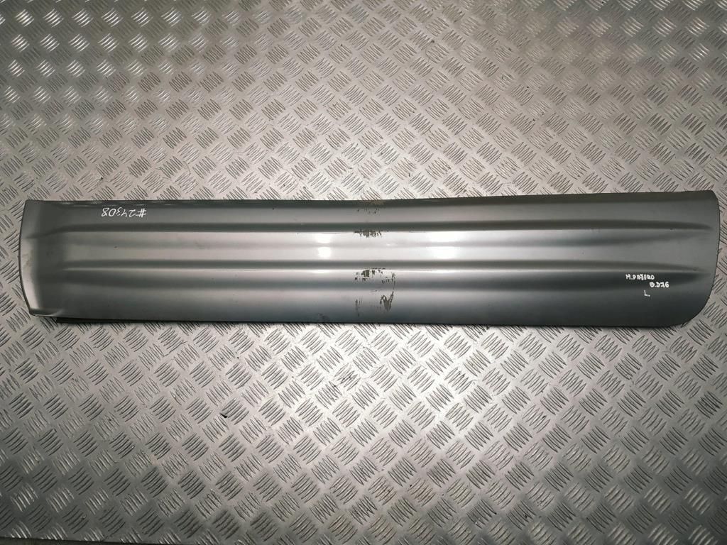 молдинг двери передней левой Mitsubishi Pajero 3 поколение V60 2001, 2.5 л., TD, 4D56 TD, дизель, 5МКПП, azur / ta6c, внедорожник 3 дв., полный привод, правый руль, MR478753