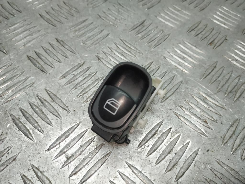 кнопка стеклоподъемника двери Mercedes-Benz C-Класс W203/S203/CL203 W203 2002, 2.6 л., i, M 112.912, бензин, АКПП, голубой, седан, задний привод, правый руль, A2038200210