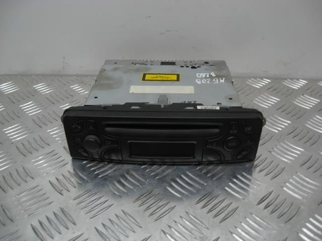 магнитола Mercedes-Benz CLK-Класс C209/A209 C209 2002, 2.7 л., CDi, OM 612.967, дизель, АКПП, schwarz / 040, купе, задний привод, правый руль, A2038201286, A2038202286, A2038201786