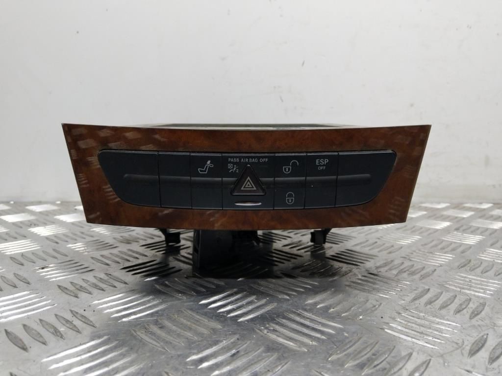 кнопка (выключатель) Mercedes-Benz E-Класс W211/S211 [рестайлинг] 2006, 3.0 л., i, M 272.943, бензин, АКПП, серебро, 775u, седан, задний привод, правый руль, A2116800552, A2116803152