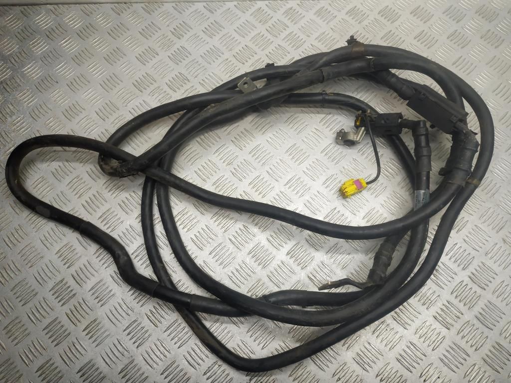 плюсовой провод аккумулятора Volkswagen Phaeton 1 поколение 2005, 3.0 л., TDi, BMK, дизель, АКПП, reflex silver / la7w, седан, полный привод, правый руль, 3D2971228C