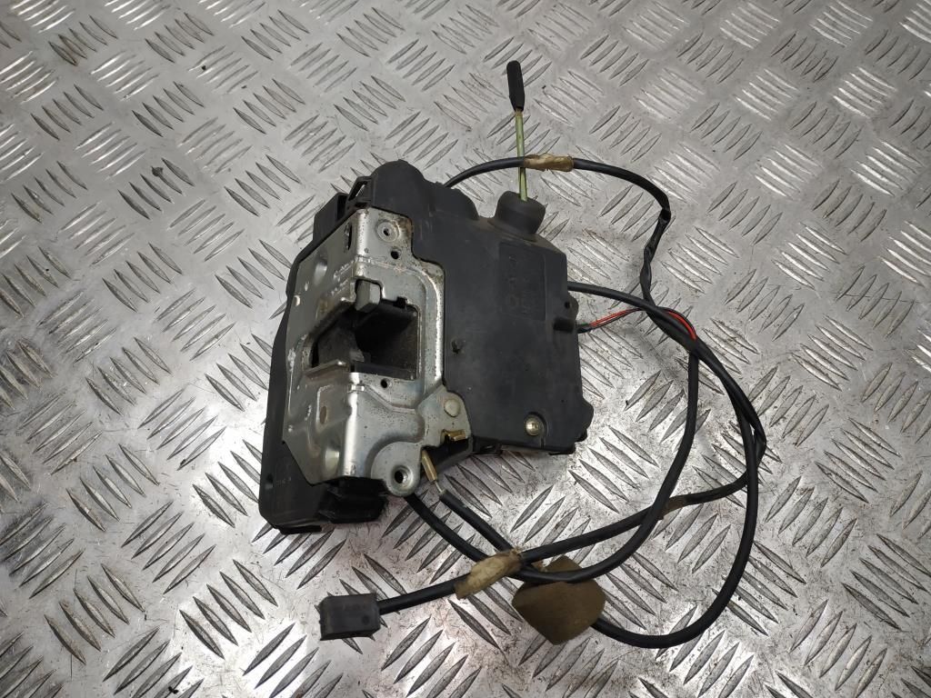 замок двери передней левой Mercedes-Benz C-Класс W203/S203/CL203 W203 2002, 3.2 л., i, M 112.946, бензин, АКПП, серебро, седан, задний привод, правый руль, A2037200335