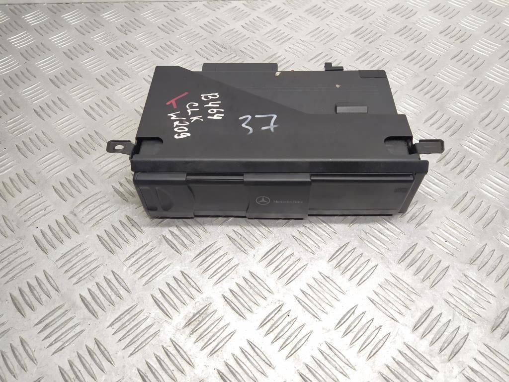 CD-чейнджер Mercedes-Benz CLK-Класс C209/A209 C209 2002, 3.2 л., i, M 112.955, бензин, АКПП, obsidianschwarz / 197, купе, задний привод, правый руль, A2038209089