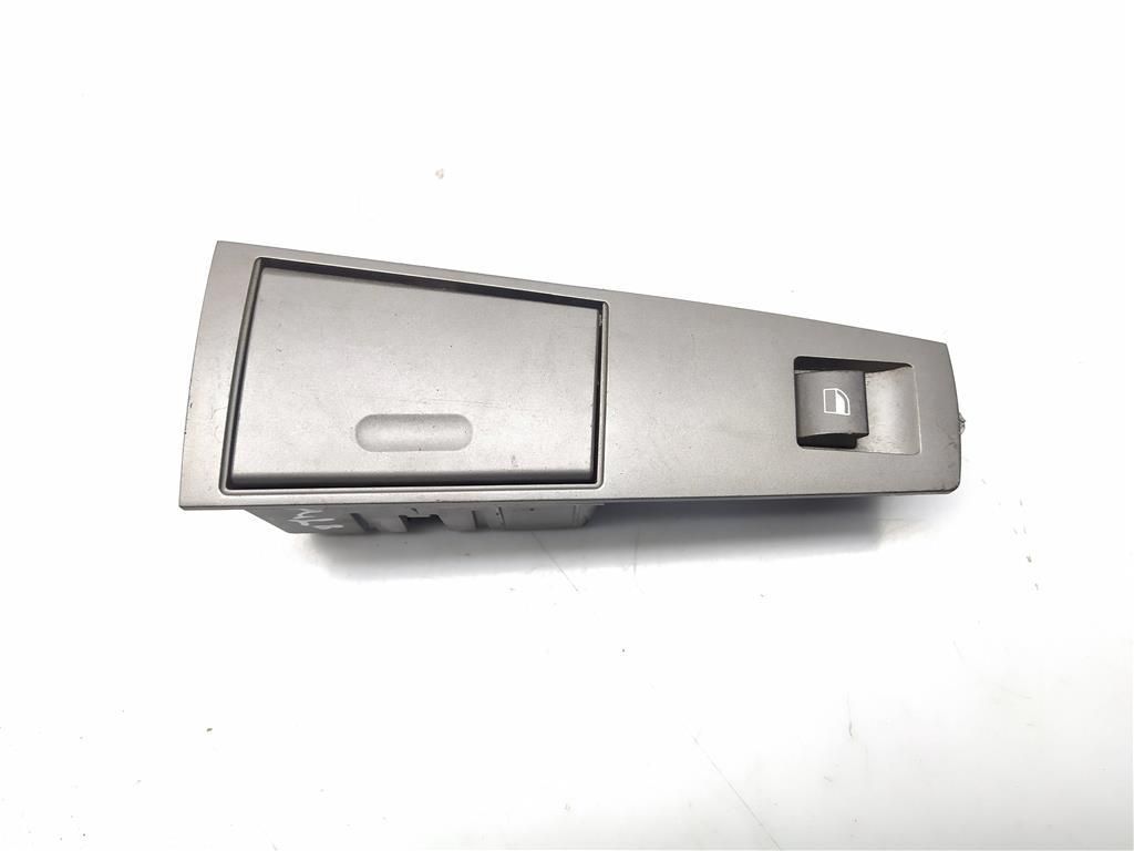 кнопка стеклоподъемника двери BMW 7 серия E65/E66/E67 E65 2002, 3.6 л., i, N62 B36 A, бензин, АКПП, sterlinggrau / 472, седан, задний привод, правый руль, 8379597