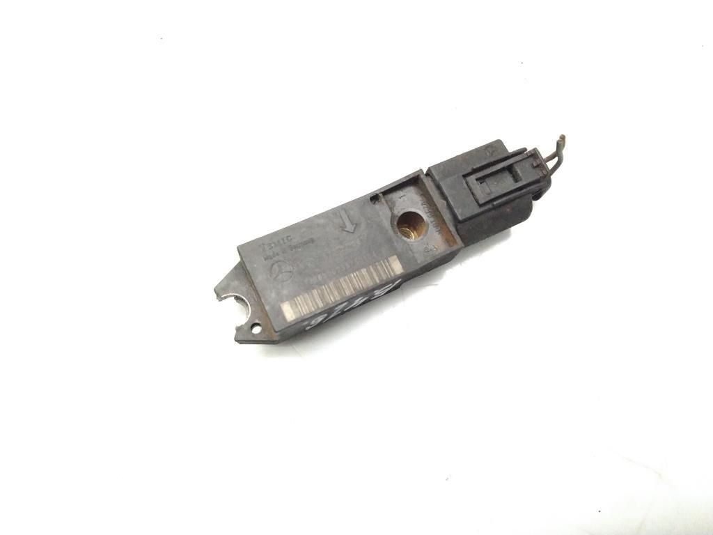 датчик удара Mercedes-Benz E-Класс W211/S211 2003, 5.0 л., i, M 113.967, бензин, АКПП, чёрный, 197u, седан, задний привод, правый руль, A0028202726, A0038204226