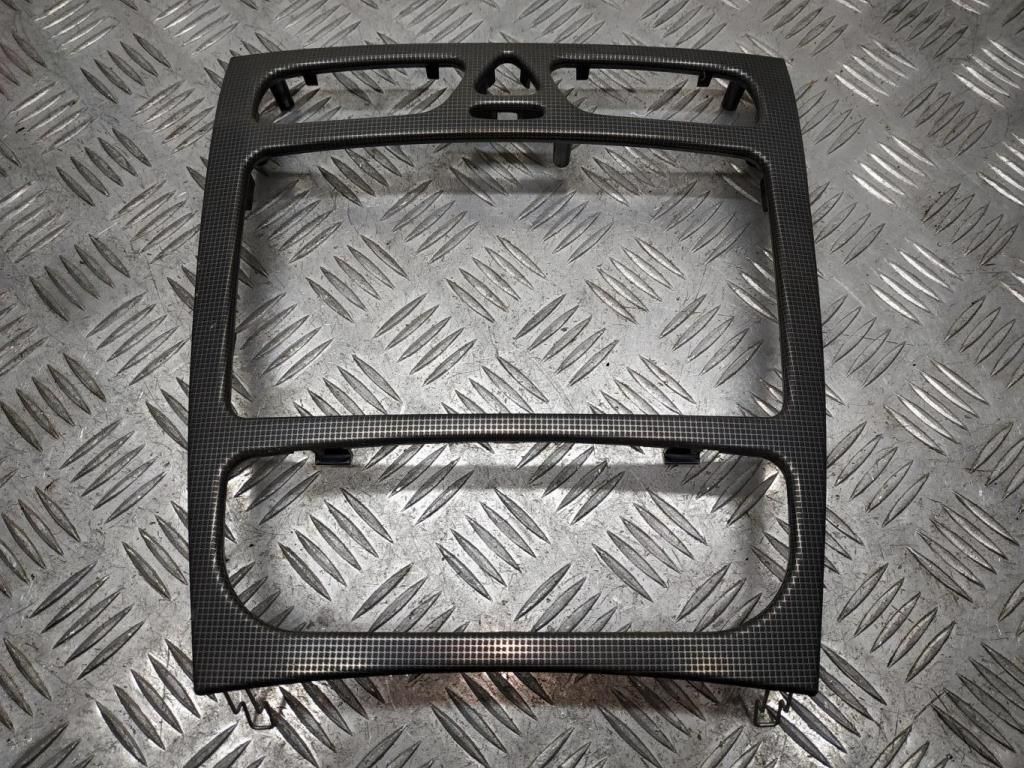 накладка декоративная Mercedes-Benz C-Класс W203/S203/CL203 CL203 2002, 2.2 л., CDi, OM 611.962, дизель, 6МКПП, синий, хетчбэк 3 дв., задний привод, правый руль, A2036809039