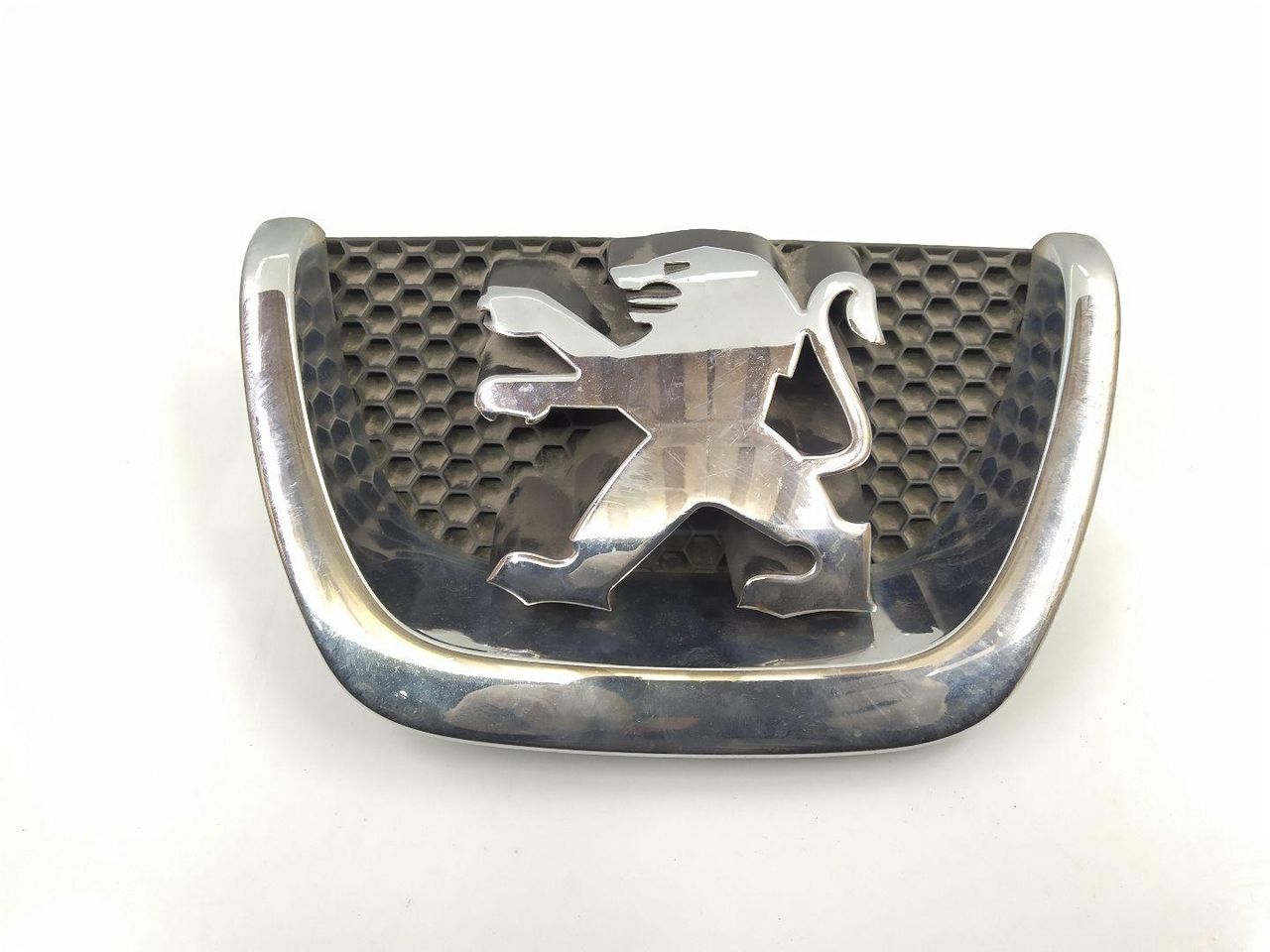 эмблема Peugeot 207 1 поколение 2007, 1.6 л., i, 5FW (EP6), бензин, 5МКПП, красный, универсал, передний привод, правый руль, 49670480