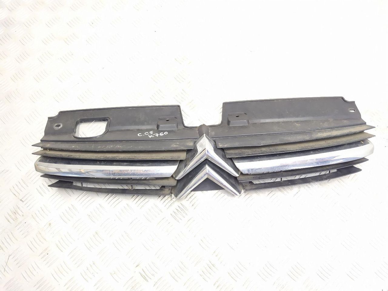 решетка радиатора Citroen C5 1 поколение 2000, 2.0 л., HDi, RHZ (DW10ATED), дизель, 5МКПП, бежевый, универсал, передний привод, правый руль, 9636751980