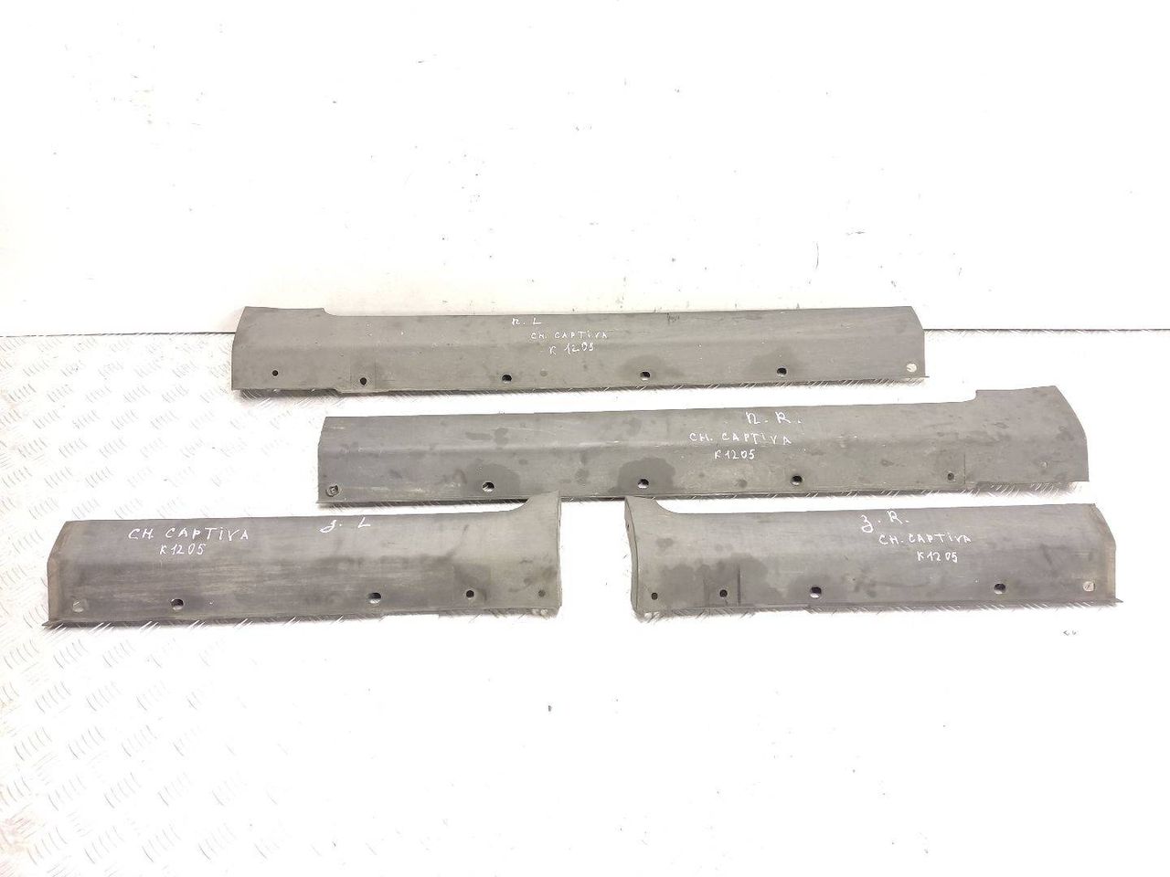 накладка на порог Chevrolet Captiva 1 поколение C100 2011, 2.0 л., VCDi, Z 20 S1, дизель, 5МКПП, silver ice / gan, внедорожник 5 дв., передний привод, правый руль, 22737920, 96804212