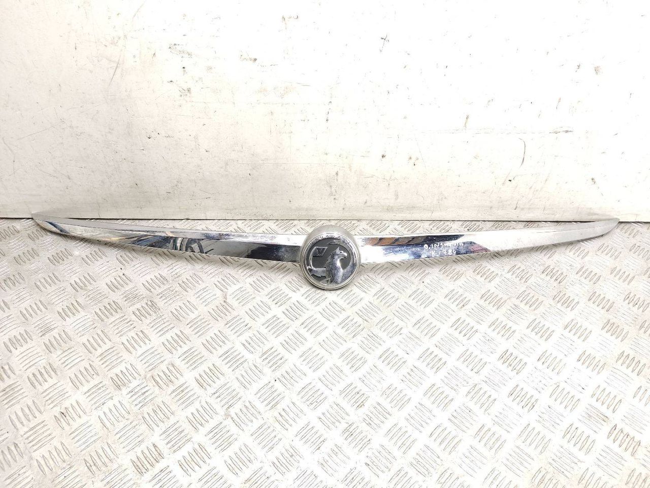 накладка двери (крышки) багажника Opel Insignia 1 поколение (A) [рестайлинг] 2013, 2.0 л., CDTi, A 20 DT, дизель, 6МКПП, фиолетовый, хетчбэк 5 дв., передний привод, правый руль, 13244389