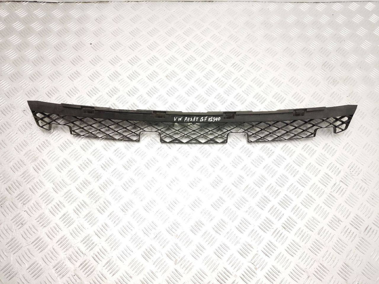 крепление бампера Volkswagen Passat B7 2011, 2.0 л., TDi PD, CFFB, дизель, 6МКПП, reflex silver / la7w, седан, передний привод, правый руль, 3AE807863 - фото №1