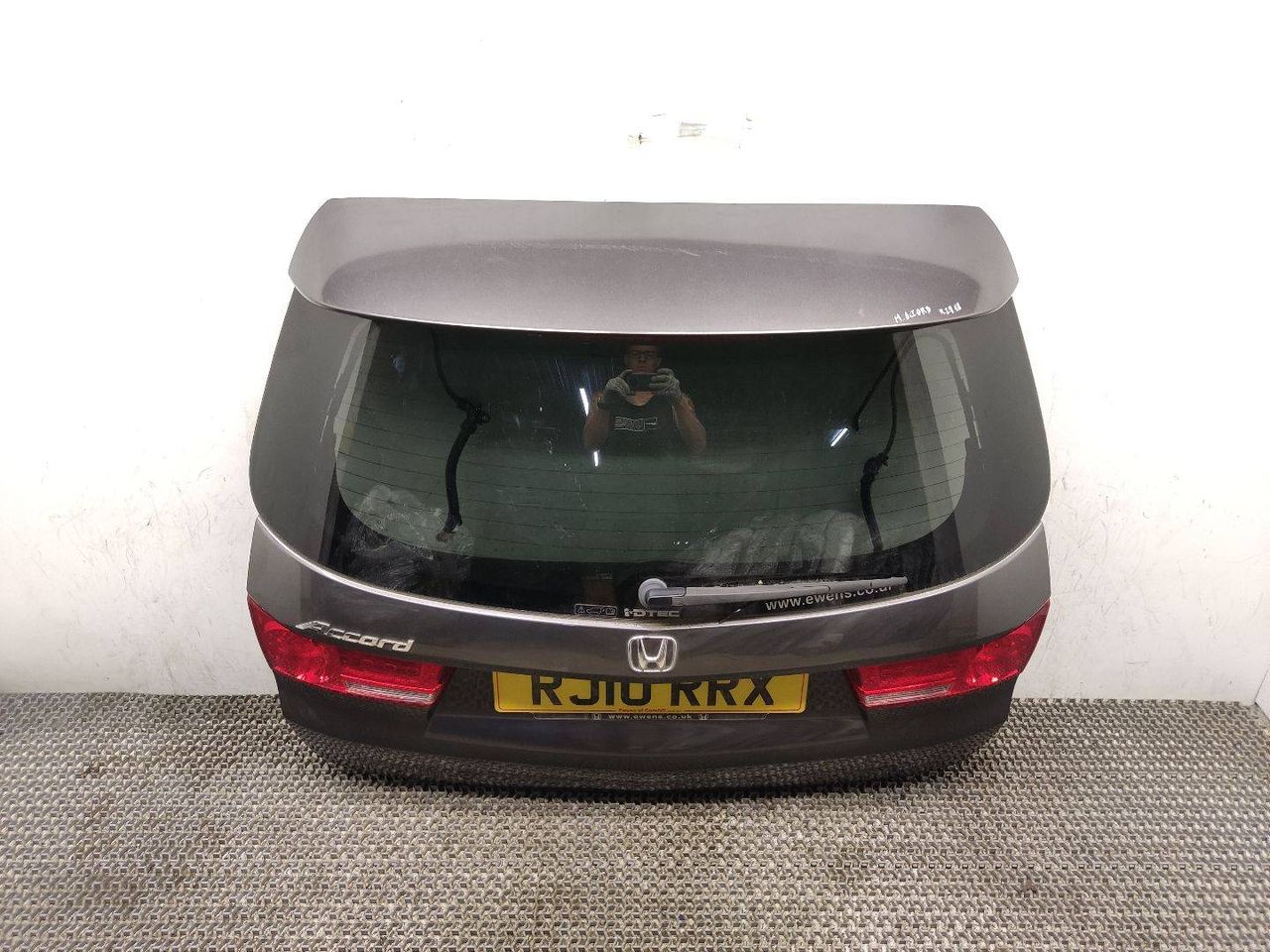 крышка багажника (дверь 3-5) Honda Accord 8 поколение CW3 2010, 2.2 л., i-DTEC, N22B1, дизель, АКПП, volcano gray / nh736m, универсал, передний привод, правый руль, 68100-TL4-G41ZZ