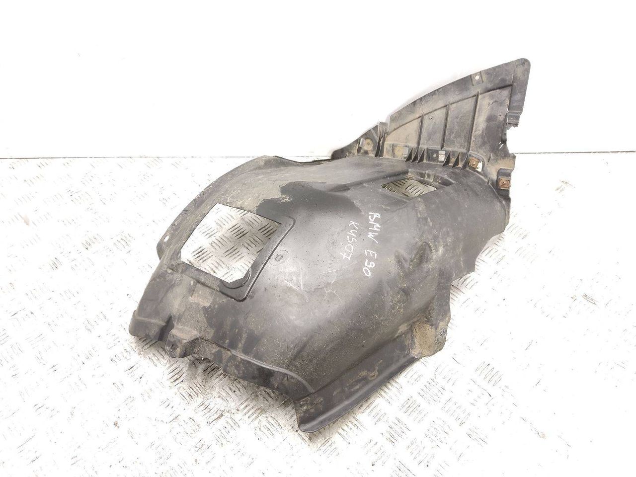 защита арок передняя левая (подкрылок) BMW 3 серия E90/E91/E92/E93 E90 2005, 2.0 л., i, N46 B20 B, бензин, 6МКПП, titansilber / 354, седан, задний привод, правый руль, 51717059379 - фото №1
