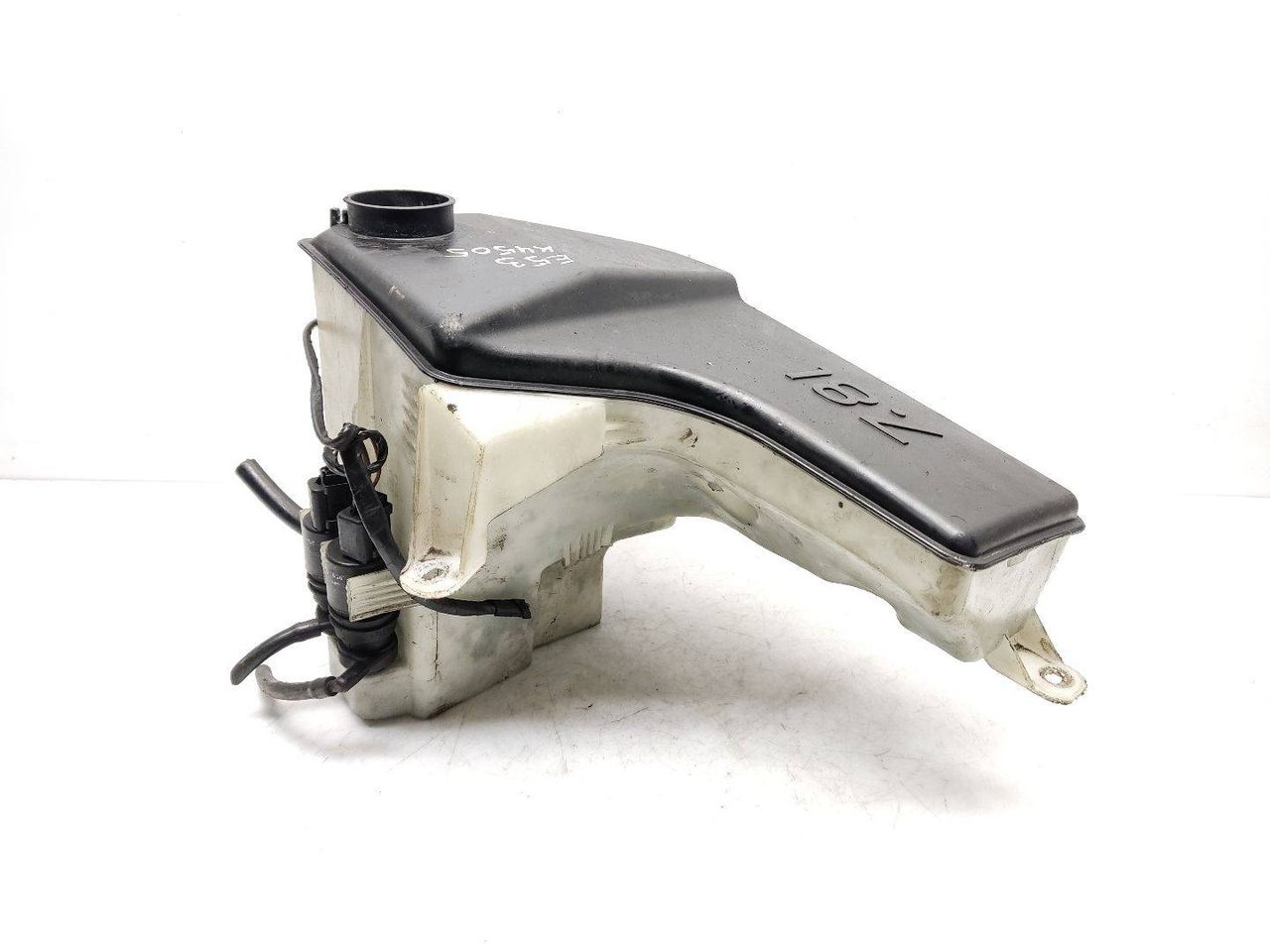 бачок омывателя BMW X5 E53 2002, 3.0 л., D, M57 D30 (306D1), дизель, АКПП, stahlgrau / 400, внедорожник 5 дв., полный привод, правый руль, 61678252738