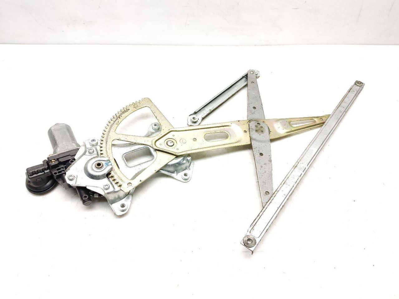 стеклоподъемник передний левый Toyota Prius 2 поколение 2004, 1.5 л., VVT-i, 1NZ-FXE, гибрид, вариатор, blue / 8s2, хетчбэк 5 дв., передний привод, правый руль, 85720-35140, 262100-2340