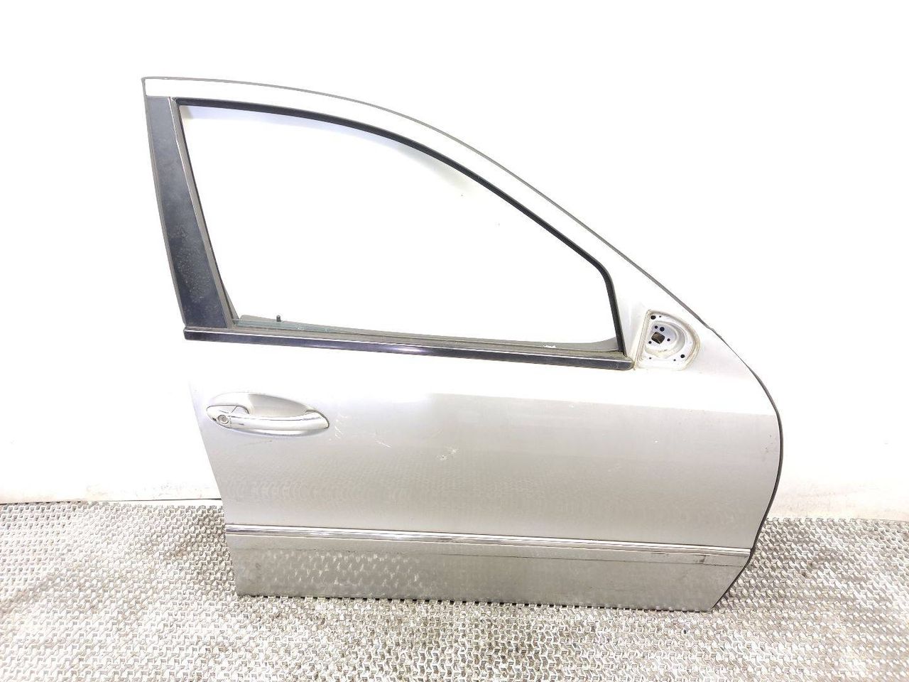 дверь передняя правая Mercedes-Benz E-Класс W211/S211 S211 2005, 2.2 л., CDi, дизель, АКПП, iridiumsilber / 775, универсал, задний привод, правый руль, A2117201405 - фото №1