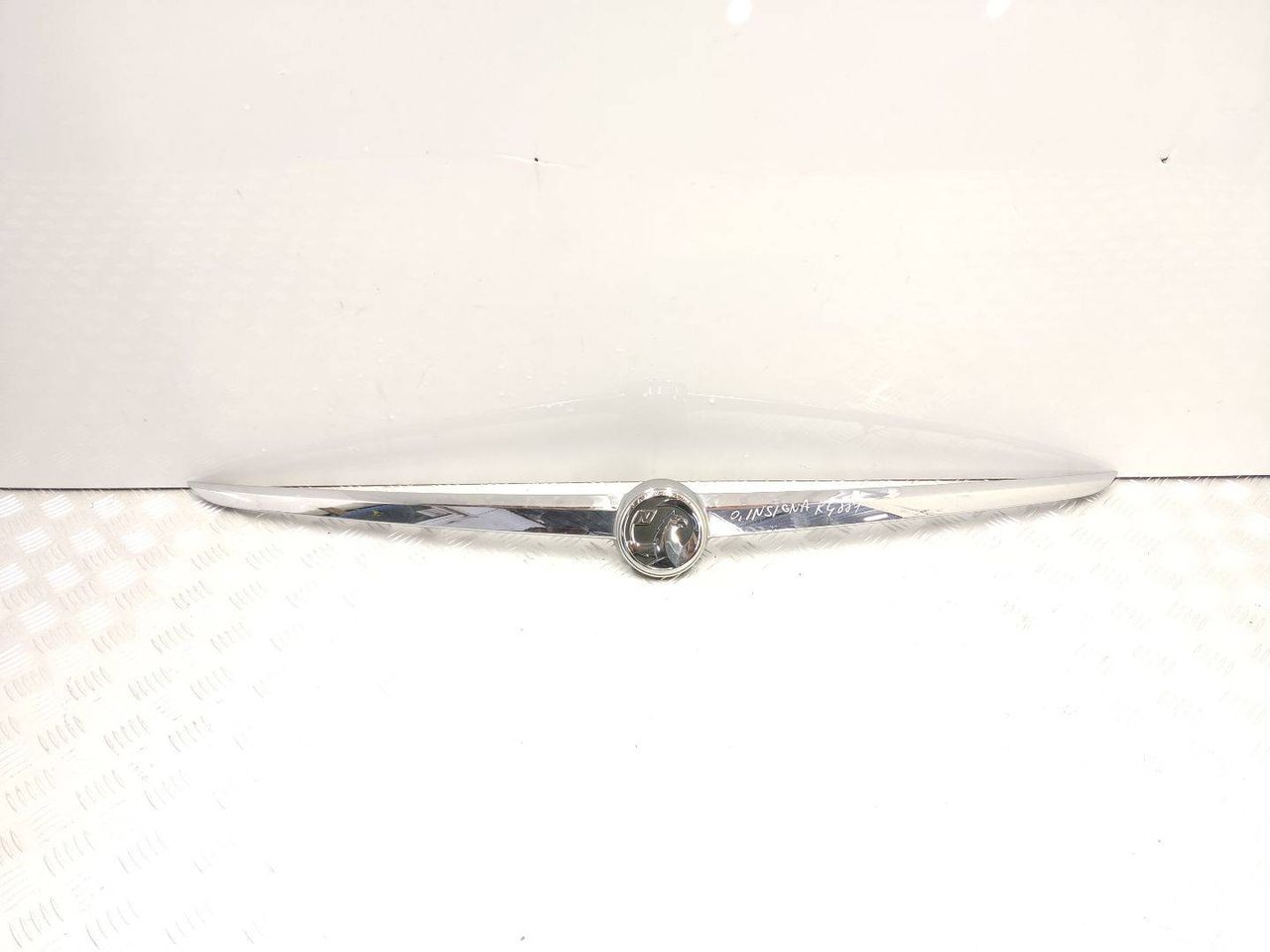 накладка двери (крышки) багажника Opel Insignia 1 поколение (A) 2009, 2.0 л., CDTi, A 20 DTH, дизель, 6МКПП, серебро, хетчбэк 5 дв., передний привод, правый руль, 13244389