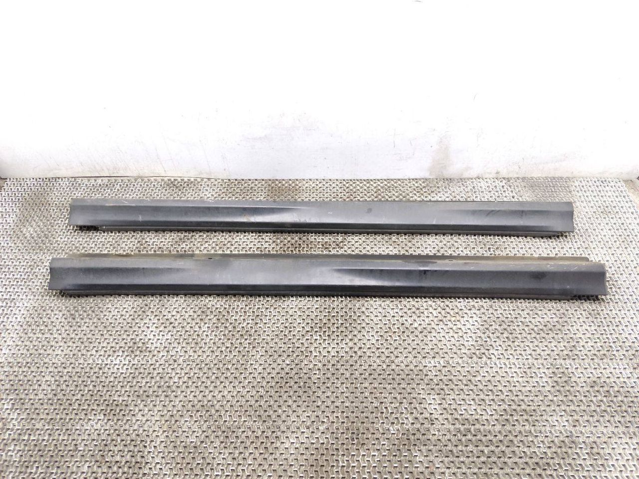 накладка на порог Mitsubishi ASX 1 поколение 2011, 1.8 л., DiD, 4N13, дизель, 6МКПП, amethyst black / x42, внедорожник 5 дв., передний привод, правый руль, 6512A387ZZ, 6512A388ZZ
