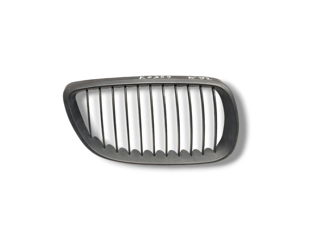 решетка радиатора BMW 3 серия E90/E91/E92/E93 E92 2007, 2.0 л., D, N47 D20 A, дизель, 6МКПП, sparkling graphit / a22, купе, задний привод, правый руль, 51137157276, 7157276 - фото №1