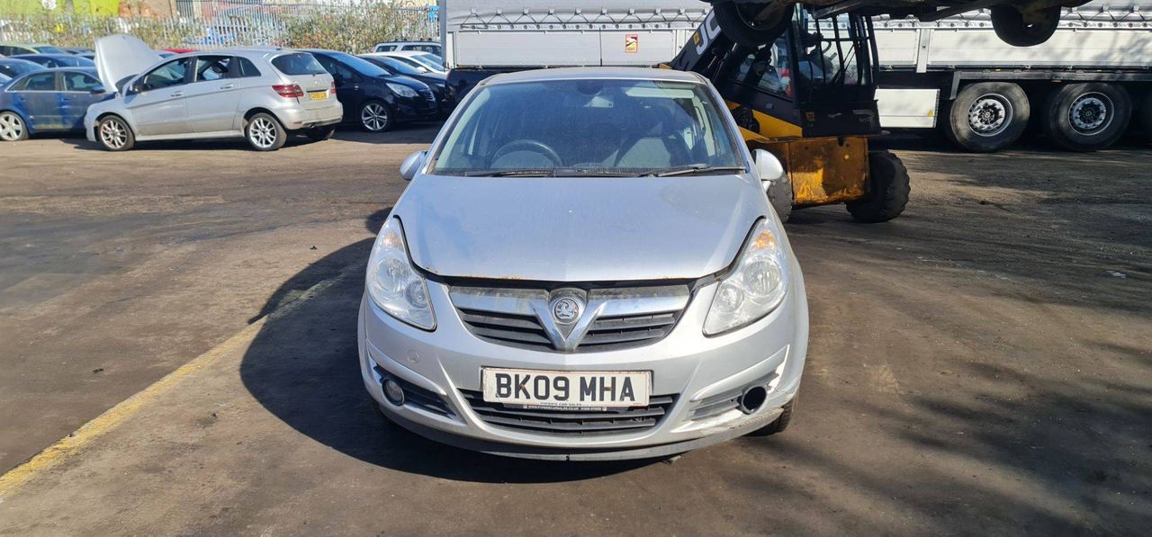 Opel Corsa D 2009 - фото №1