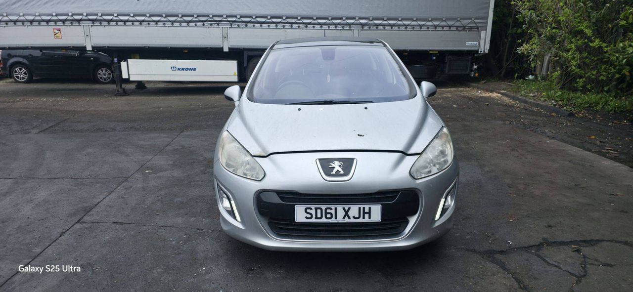 Peugeot 308 рест. 2011 - фото №1