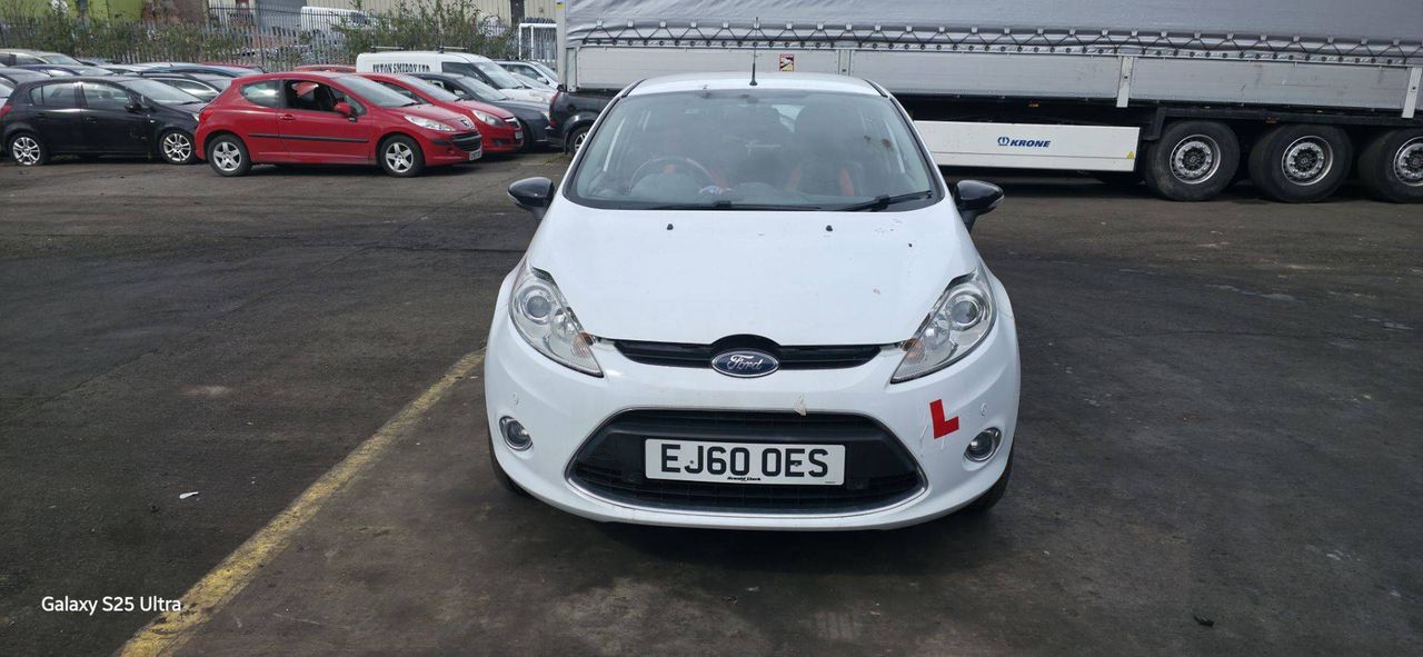 Ford Fiesta 6 2010 - фото №1
