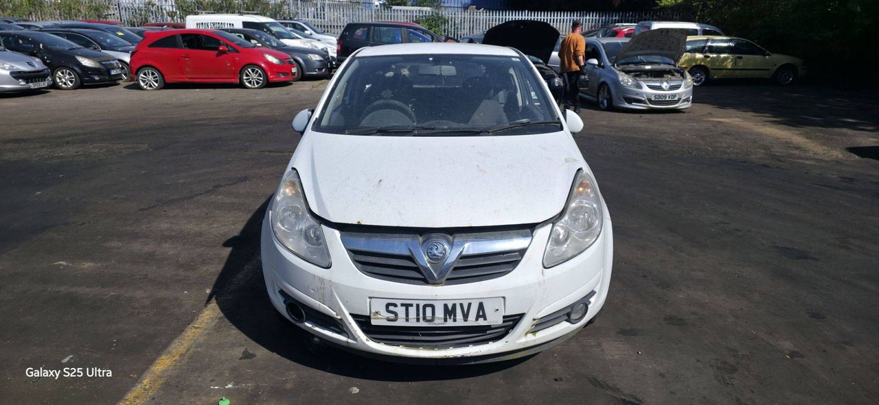 Opel Corsa D 2010 - фото №1