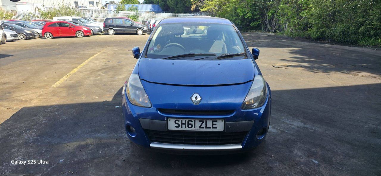 Renault Clio 3 рест. 2011 - фото №1
