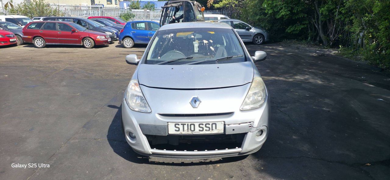 Renault Clio 3 рест. 2010 - фото №1