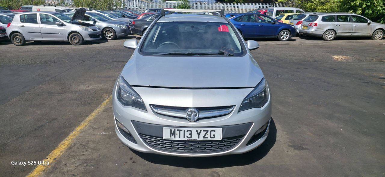 Opel Astra J рест. 2013 - фото №1
