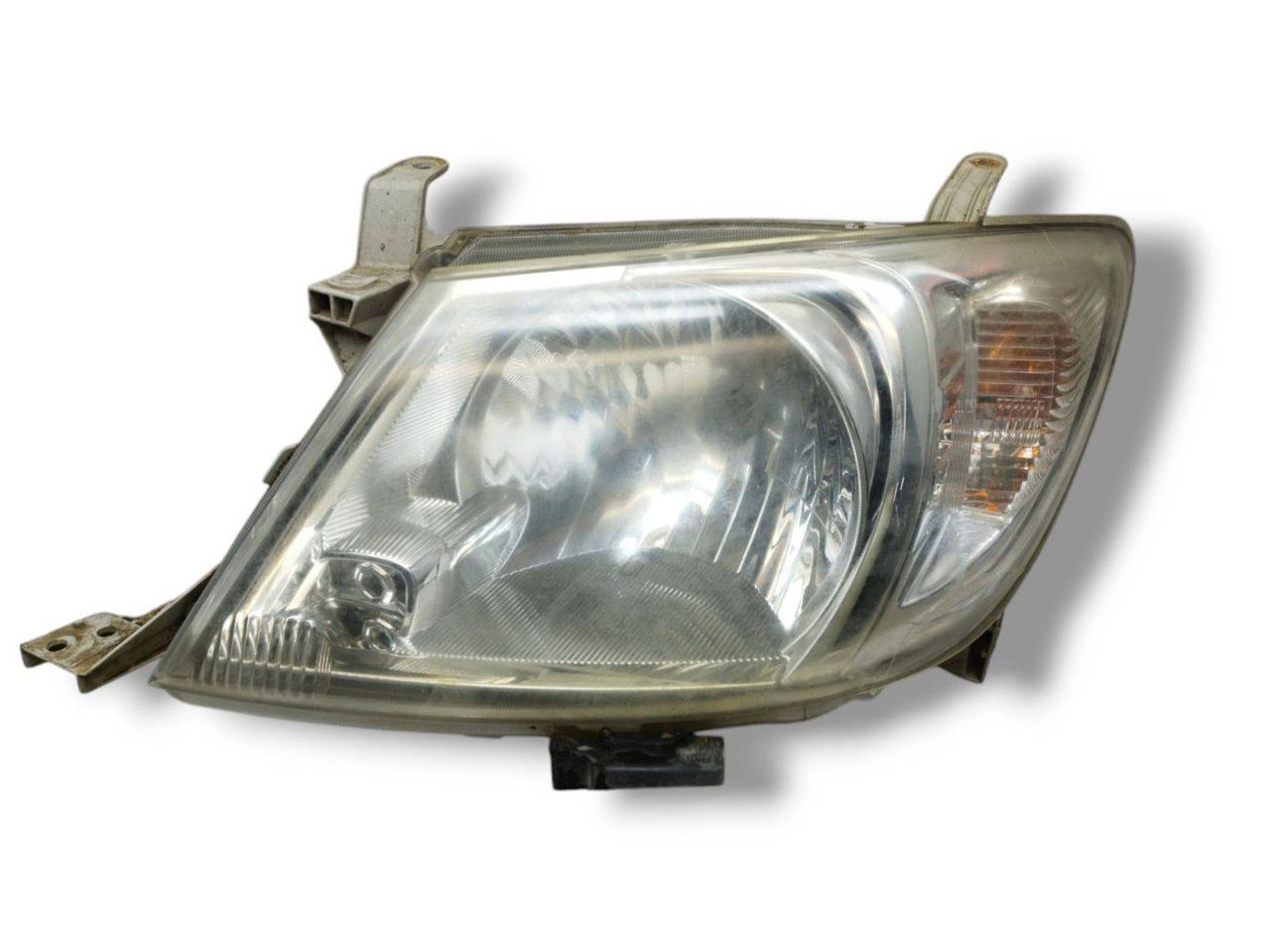 Фара галоген левая Toyota Hilux 7 поколение [рестайлинг] KUN25 2011, 2.5 л., D-4D, 2KD-FTV, дизель, 5МКПП, silver / 1c0, фургон, полный привод, правый руль, 81150-0K240