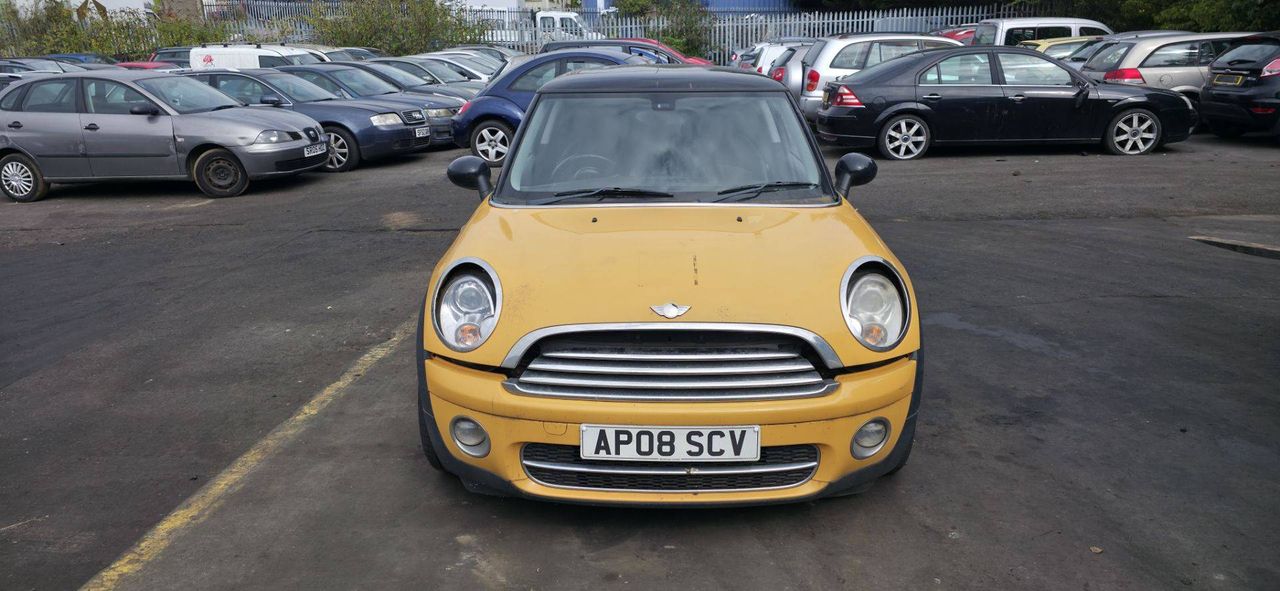 Mini Cooper 2 R56 2008 - фото №1