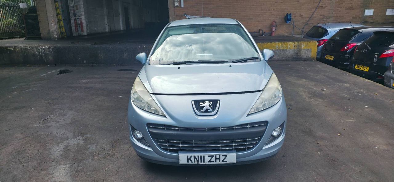 Peugeot 207 рест. 2011 - фото №1