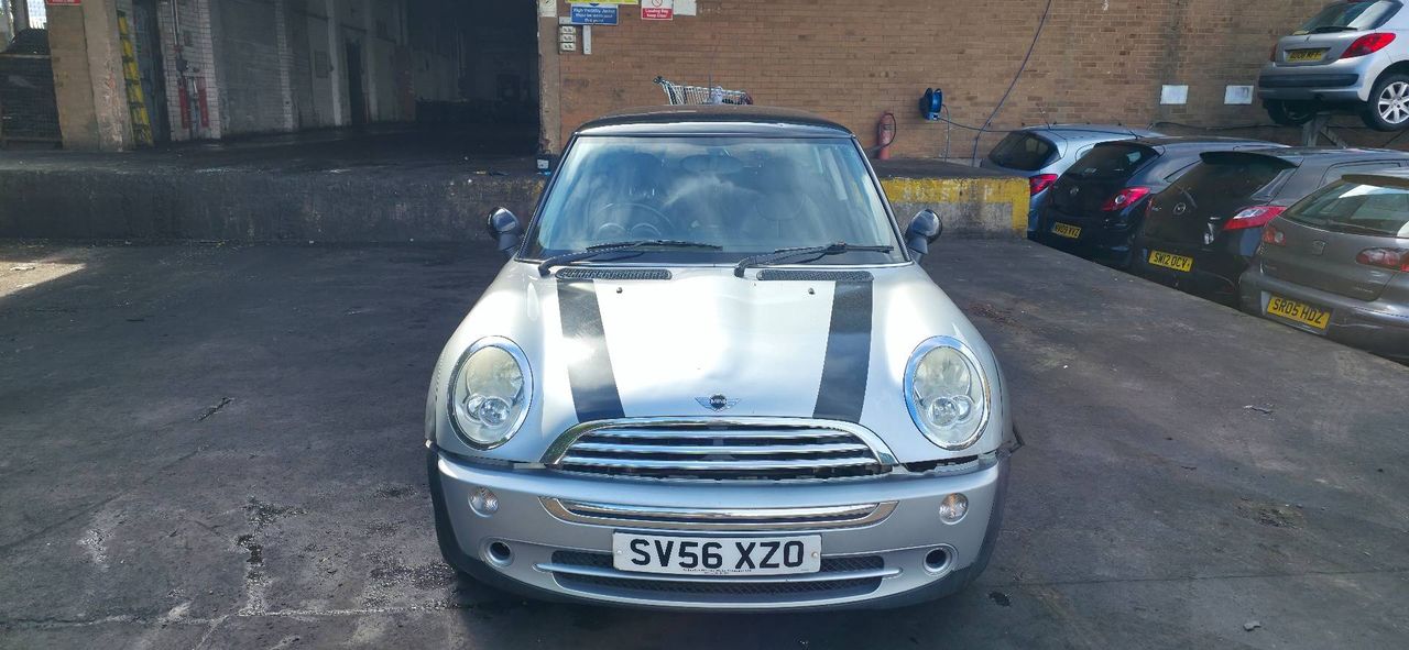 Mini Cooper рест. R50 2006 - фото №1