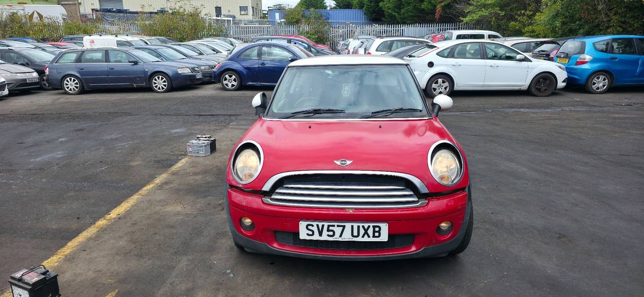 Mini Cooper 2 R56 2007 - фото №1