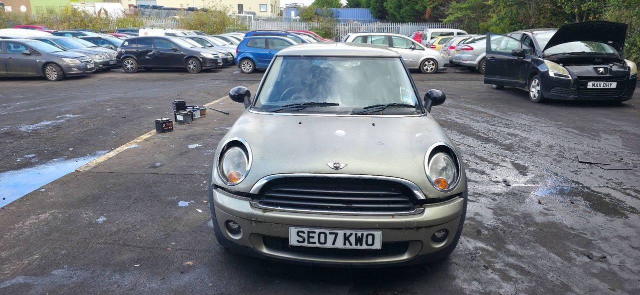 Mini Cooper 2 R56 2007 - фото №1