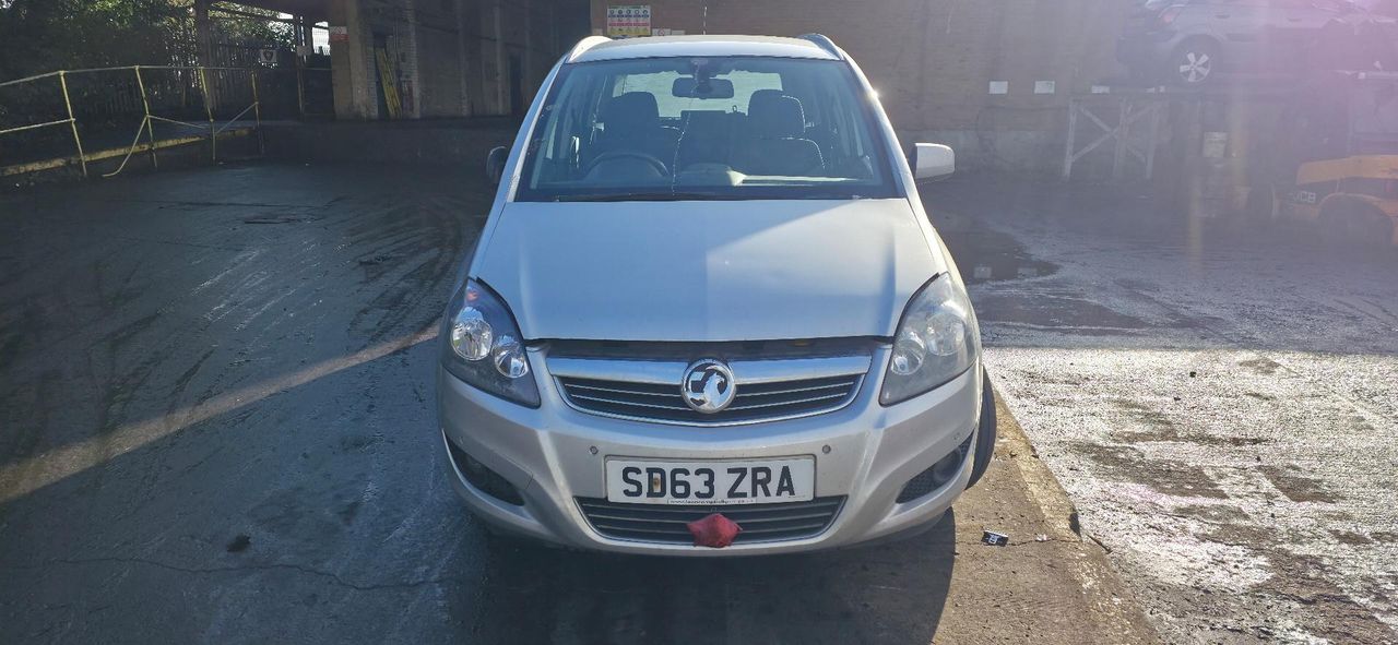 Opel Zafira 2 (B) рест. 2013 - фото №1