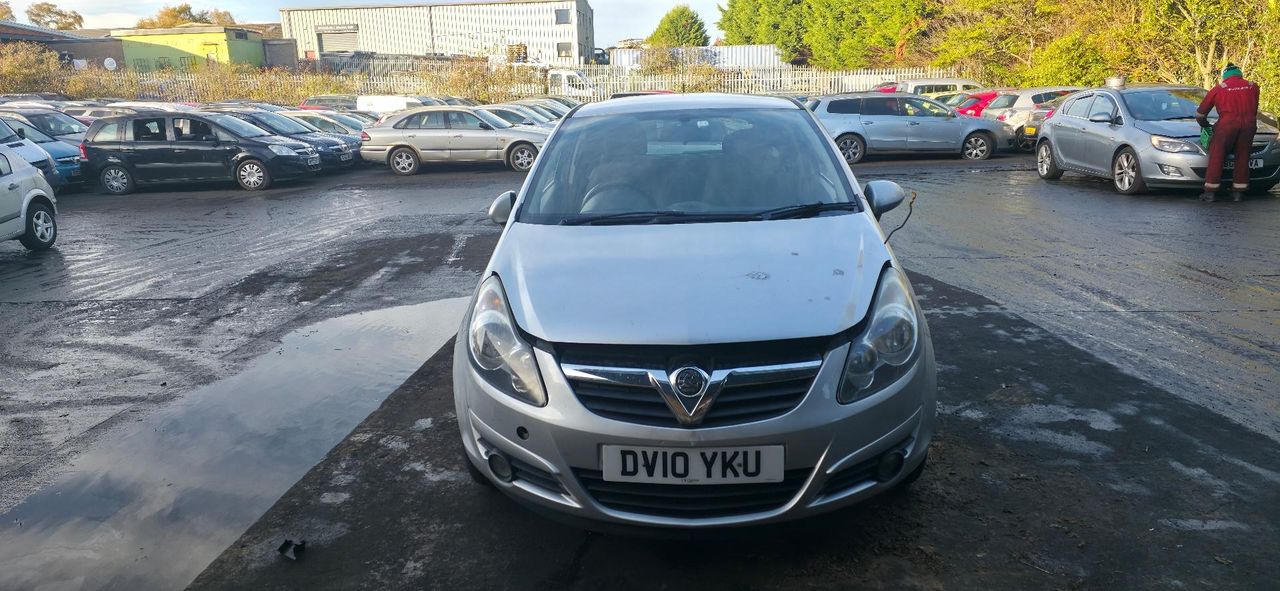 Opel Corsa D 2010 - фото №1