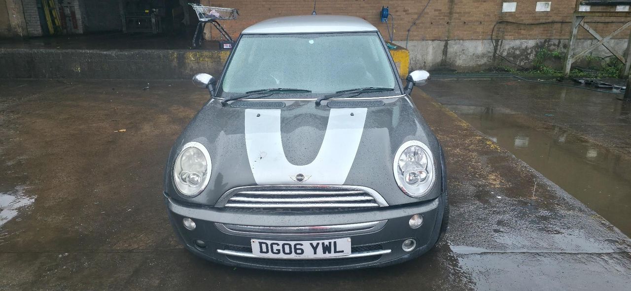 Mini Cooper рест. R50 2006 - фото №1