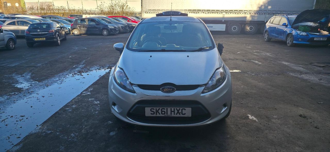 Ford Fiesta 6 2011 - фото №1