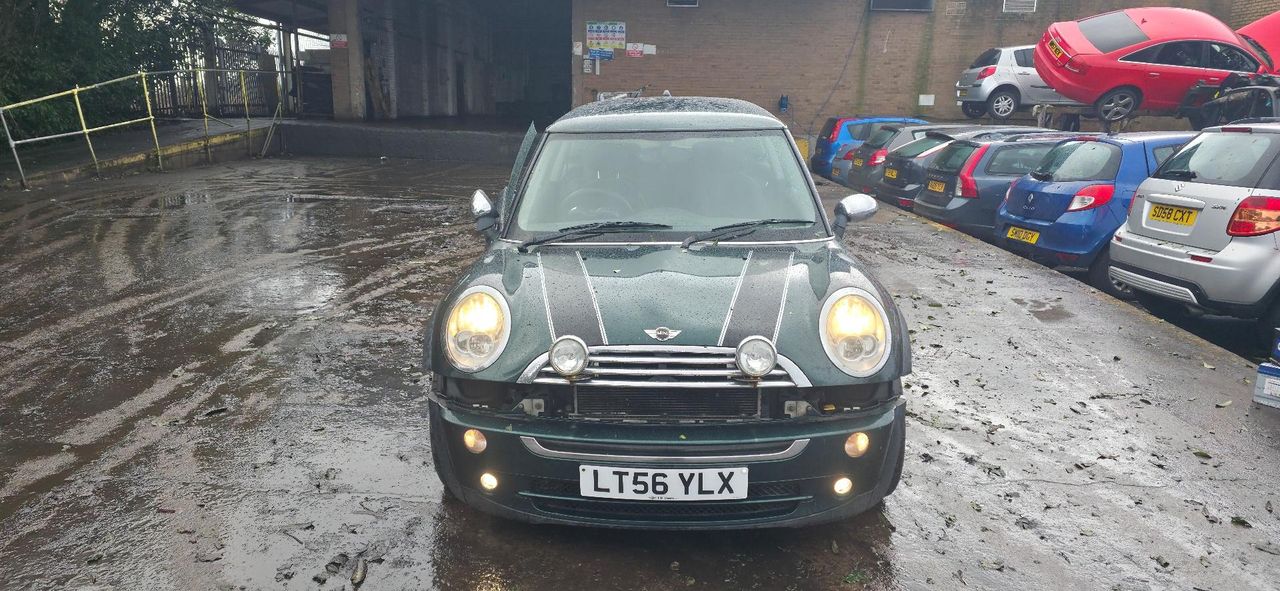 Mini Cooper рест. R50 2006 - фото №1