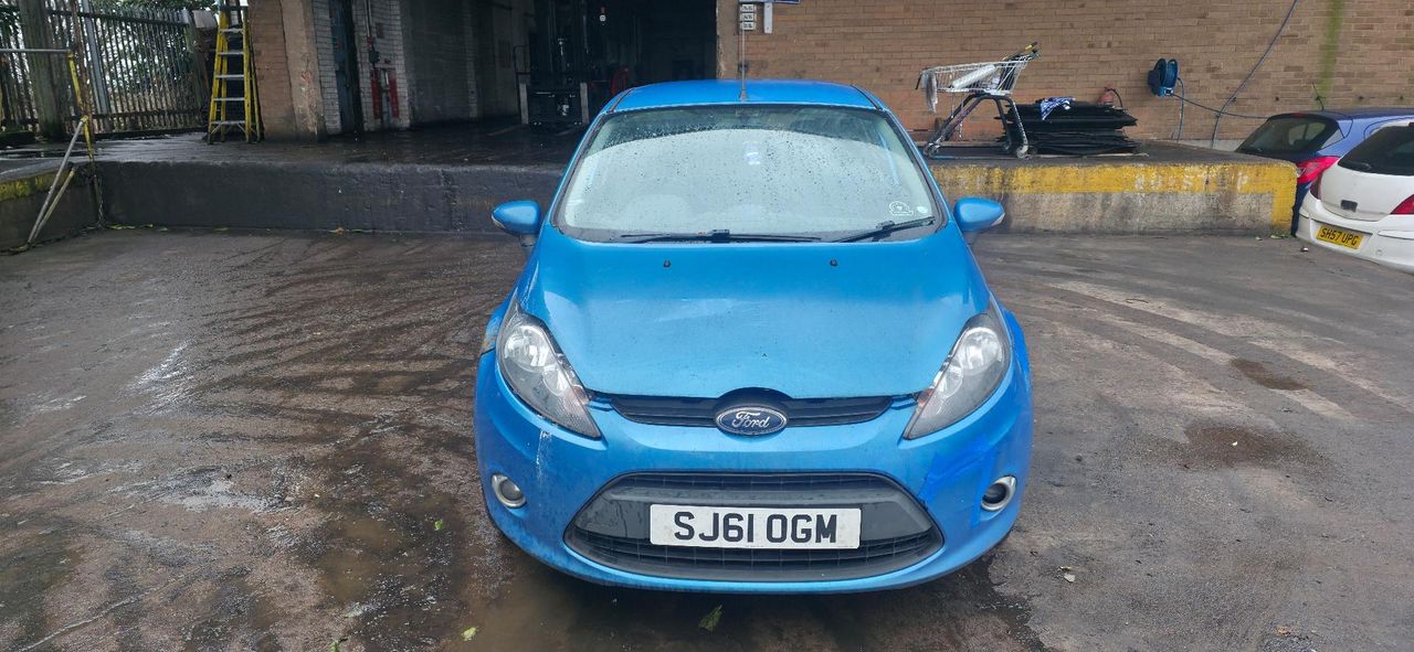 Ford Fiesta 6 2011 - фото №1
