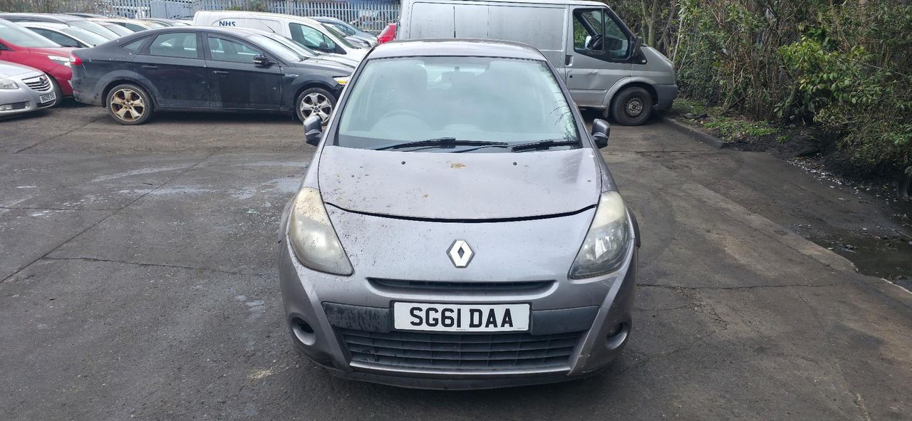 Renault Clio 3 рест. 2011 - фото №1