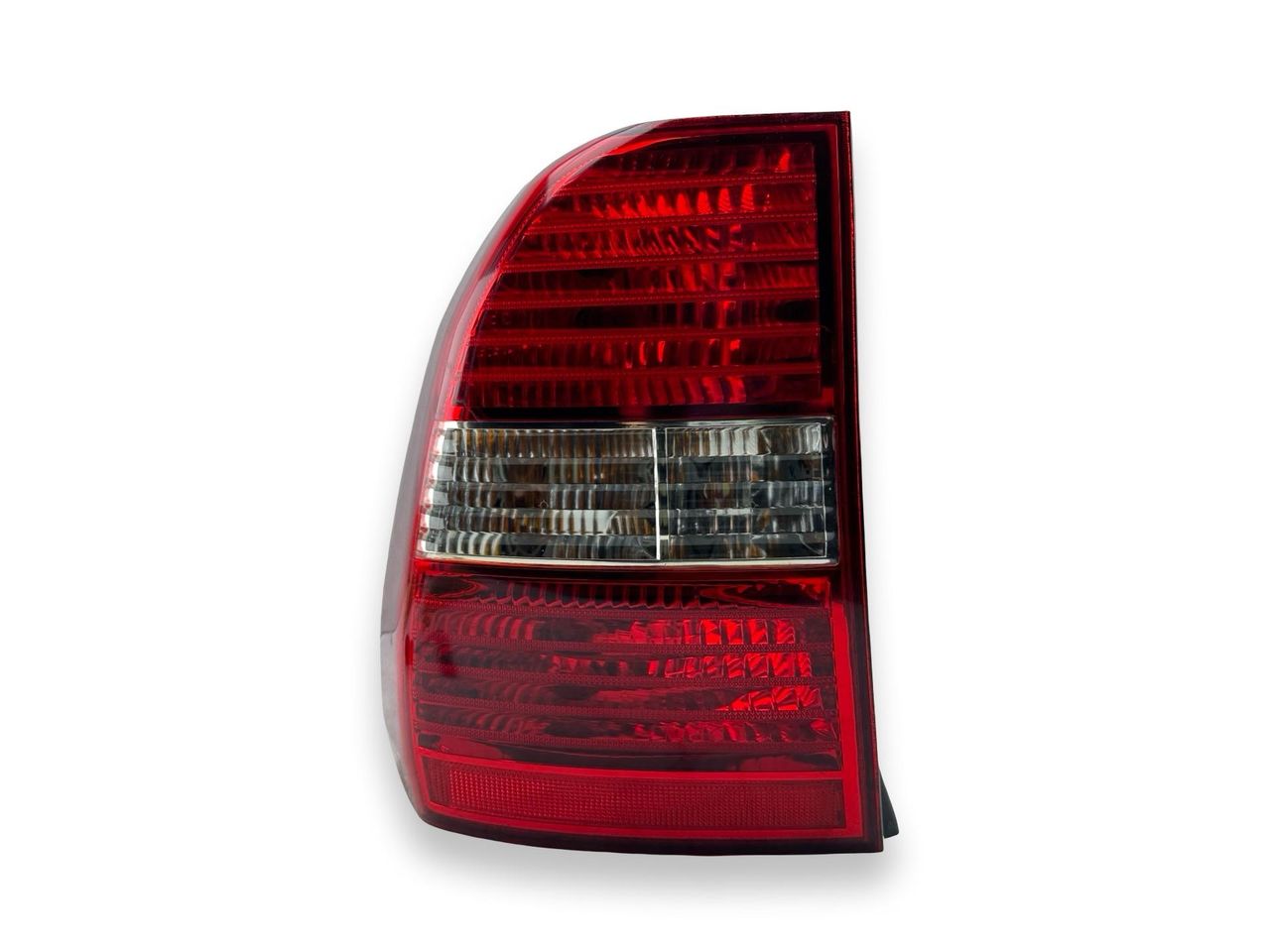 фонарь задний левый Kia Sportage 2 поколение JE 2005, 2.0 л., CRDi, D4EA, дизель, 6МКПП, внедорожник 5 дв., полный привод, правый руль, 92401-1F011 - фото №1