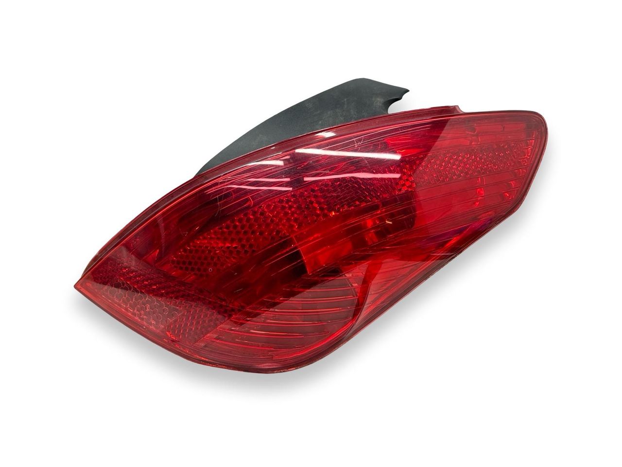 фонарь задний правый Peugeot 308 T7 2009, 1.6 л., i, 5FW (EP6), бензин, 5МКПП, хетчбэк 5 дв., передний привод, правый руль, 9680425880 - фото №1