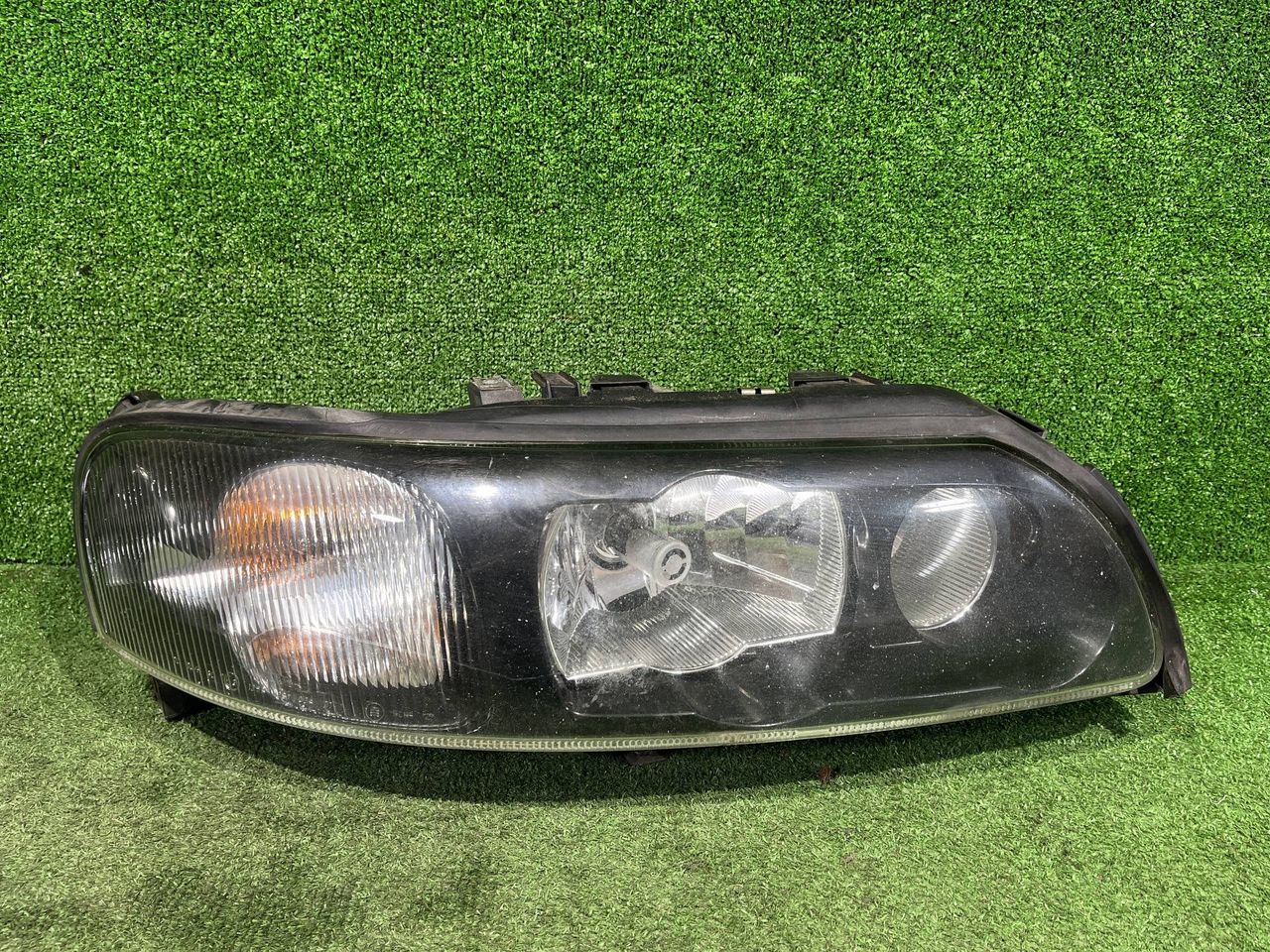 Фара ксенон правая Volvo XC70 1 поколение 2004, 2.4 л., D5, D 5244 T, дизель, АКПП, nautic blue / 417, универсал, полный привод, правый руль, 30655904, 89008800 - фото №1