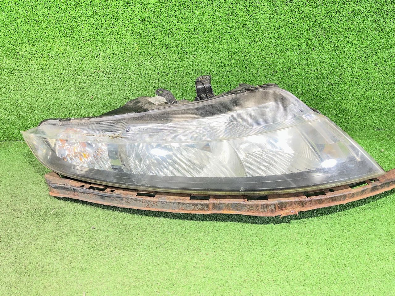 Фара галоген правая Honda Civic 8 поколение 2006, 2.2 л., cTDi, N22A2, дизель, 6МКПП, nighthawk black / b92p, хетчбэк 5 дв., передний привод, правый руль, 33100-SMG-E014-M1, 0301226602 - фото №1