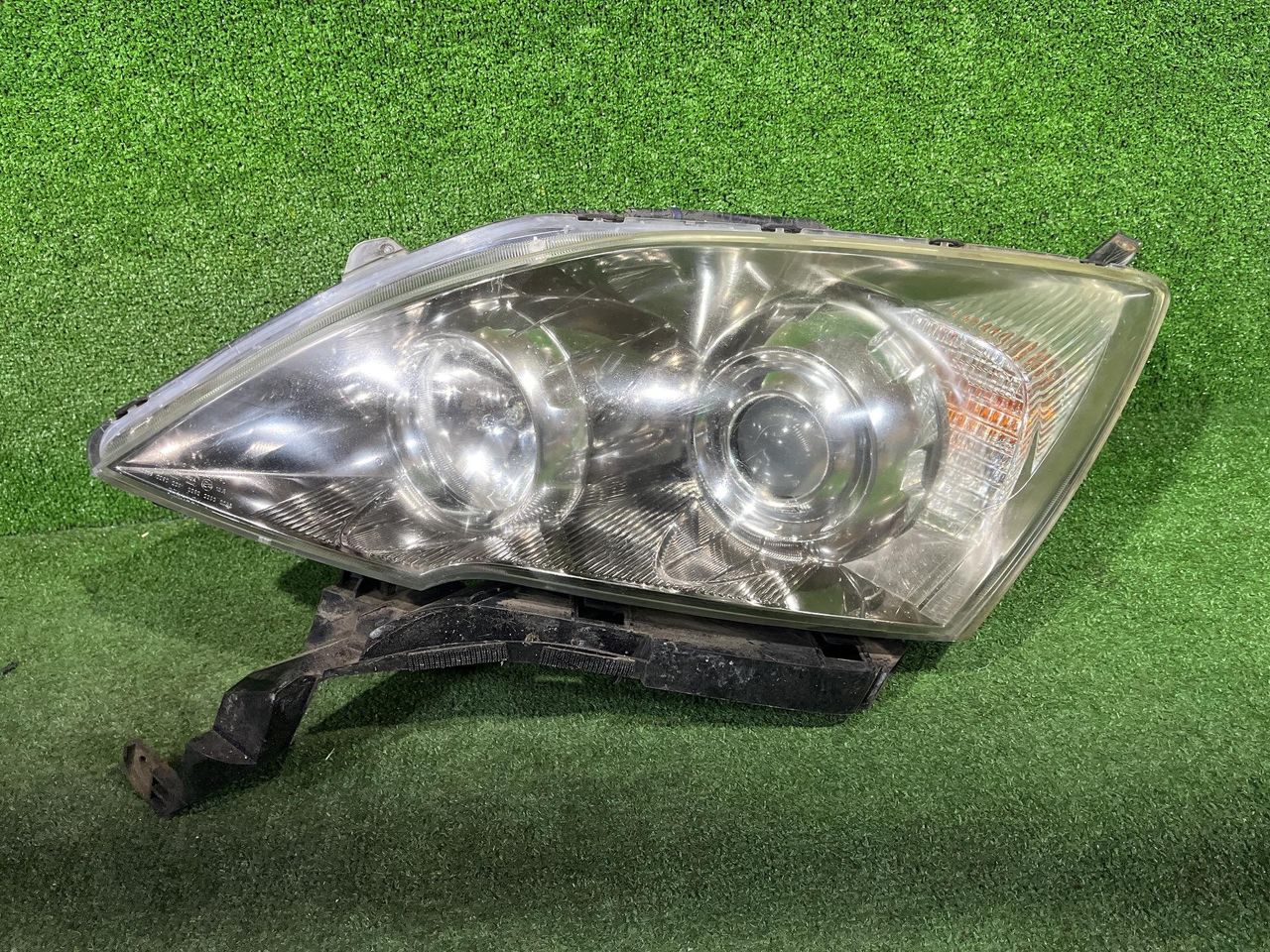 Фара галоген левая Honda CR-V 3 поколение 2008, 2.2 л., cTDi, N22A2, дизель, 6МКПП, whistler silver / nh711m, внедорожник 5 дв., полный привод, правый руль, 33150-SWW-E0 - фото №1