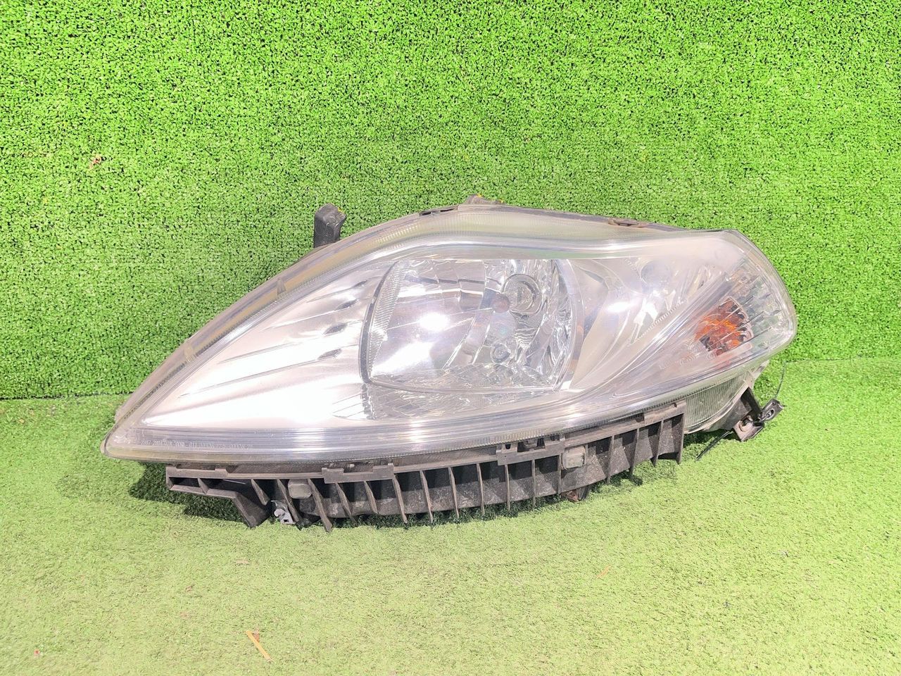 Фара галоген левая Chrysler Ypsilon 1 поколение 2012, 1.2 л., i, 169 A4.000, бензин, 5МКПП, volcano black, хетчбэк 5 дв., передний привод, правый руль - фото №1