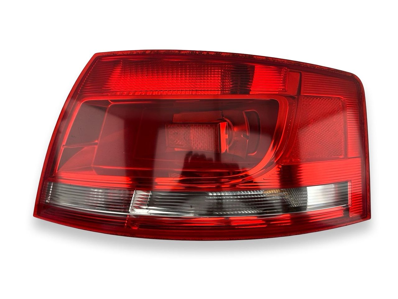 фонарь задний правый Audi A4 B7 2008, 2.0 л., TDi PD, BRE, дизель, 6МКПП, кабриолет, передний привод, правый руль, 8H0945096D - фото №1